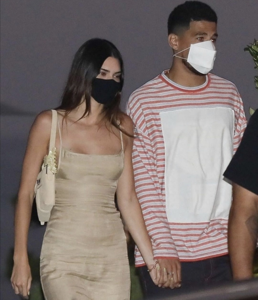 布克詹娜再现身十指相扣太甜蜜最甜情侣上线布克不用训练吗