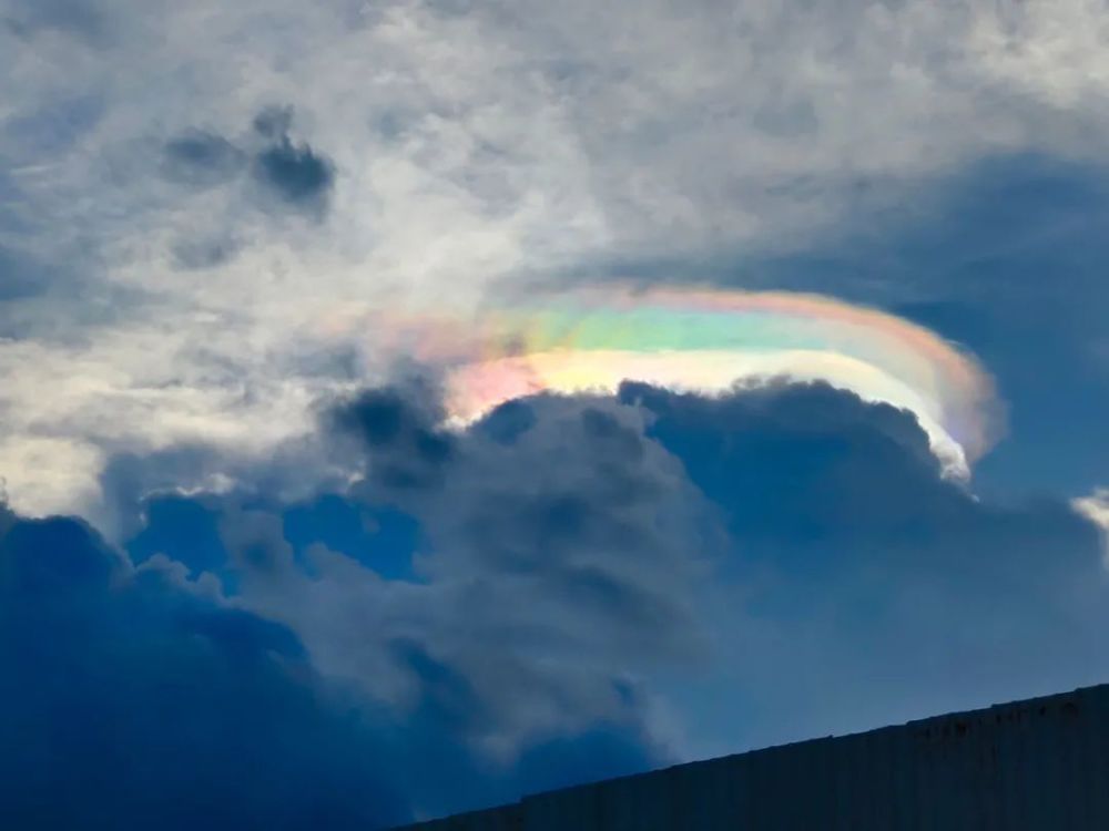 異象秀嶼天空出現七彩祥雲好美喲