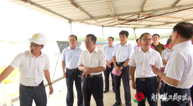 灵山县委书记赵文博,县委副书记,代县长张海兵陪同调研并介绍相关情况
