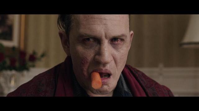 《卡彭》是由乔什·特兰克自编自导,汤姆·哈迪主演的传记影片,真实的