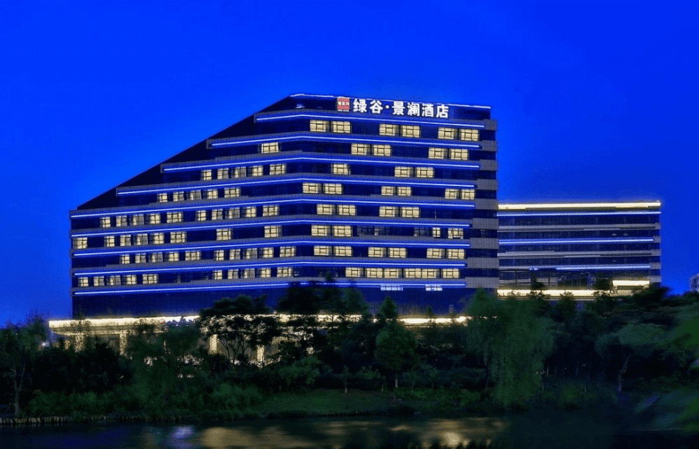 浙江杭州一女子住宿,凌晨房间遭陌生男刷卡进入,酒店甩锅惹不满