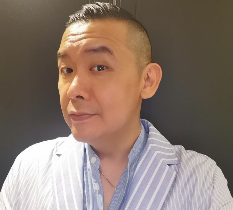 黄霑徒弟雷颂德近况,娶二婚模特生2子生活幸福,已全家移居国外_腾讯新