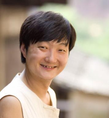 44岁王大治近况落魄吃路边摊穿衣太节俭网友董洁把他坑惨了