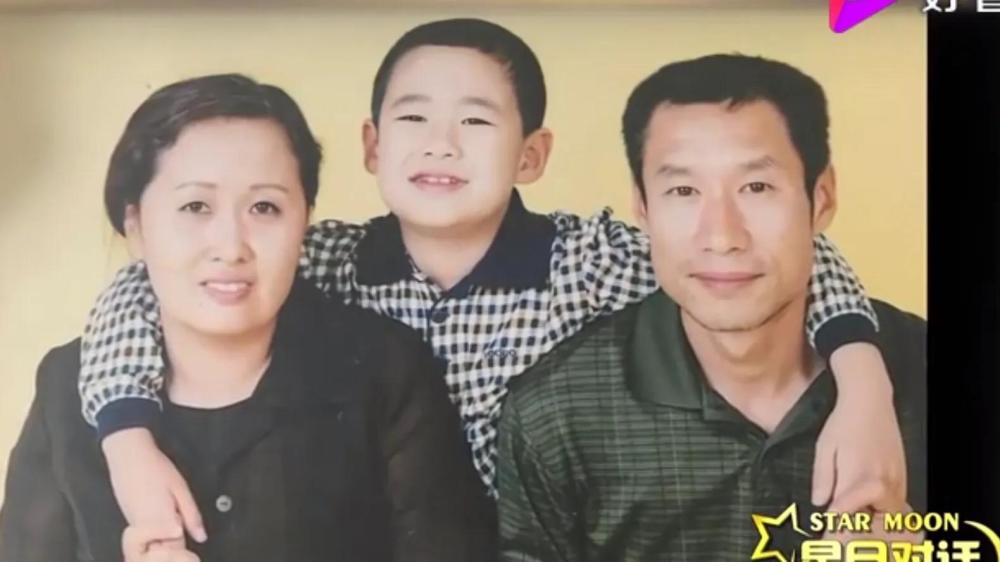 刘佩琦:妻子偷户口本和他结婚,两人住不见阳光洗印室