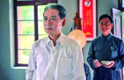 电视剧《长征》以重走长征路的理念实景拍摄,剧组足迹遍及红军走过的