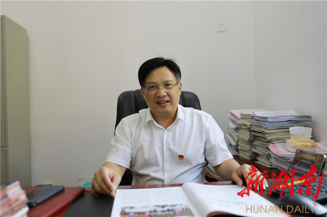 记湖南省优秀党务工作者,新邵县纪委原副书记,县监委原副主任刘慎