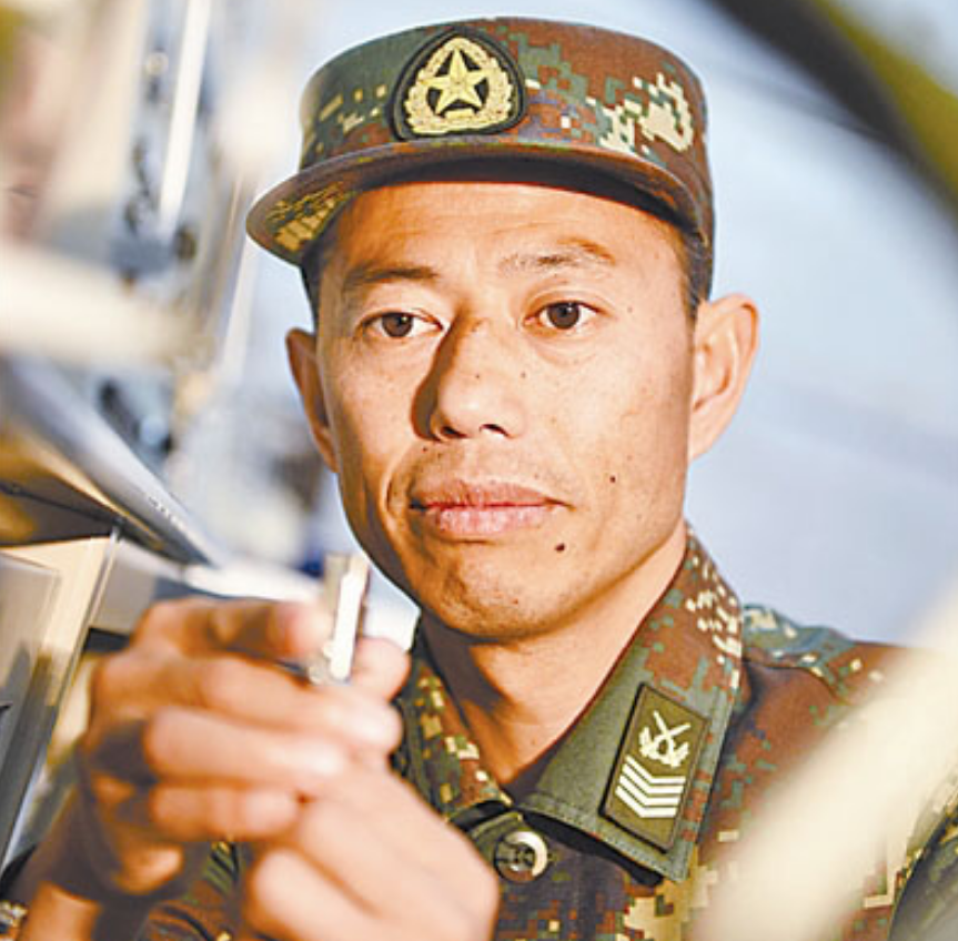 仅初中文化,安徽兵王入伍34年有召必回,女儿继承父业