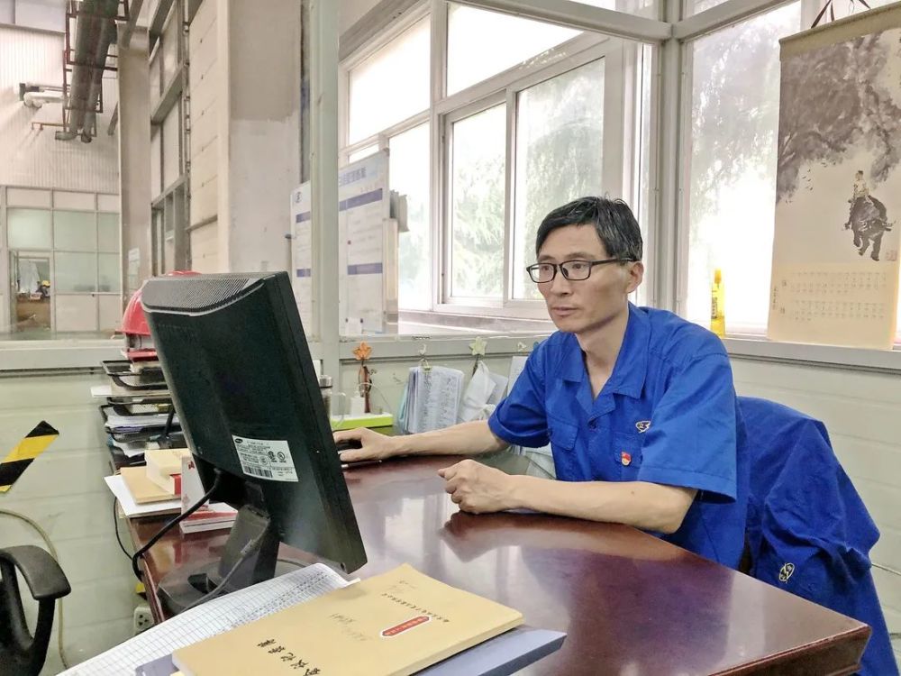 奋斗百年路启航新征程十六陈天龙用执着坚守点亮万家灯火