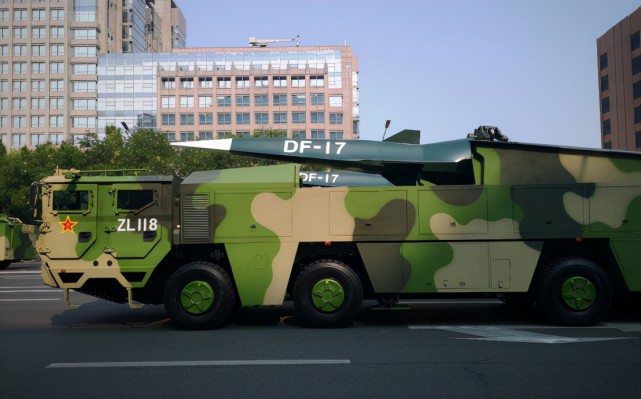 东风-17反舰导弹,最远射程可达2500公里,是火箭军的突防利器