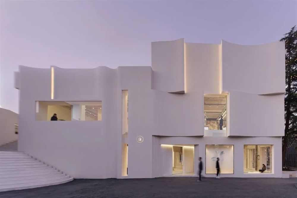 moments 摄影基地是中国杭州的一个当代艺术与设计场所,与周围的工业