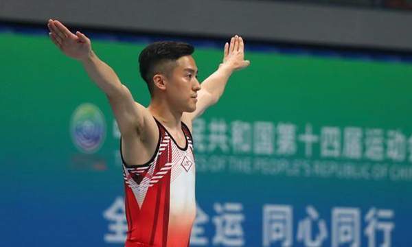 第十四届全运会蹦床比赛网上个人项目结束,奥运冠军董栋夺得银牌