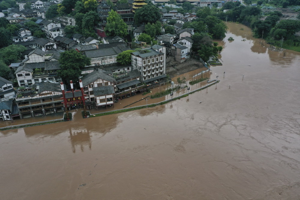 受持續強降雨影響,長江上游支流嘉陵江出現超警戒水位洪水,重慶市防汛