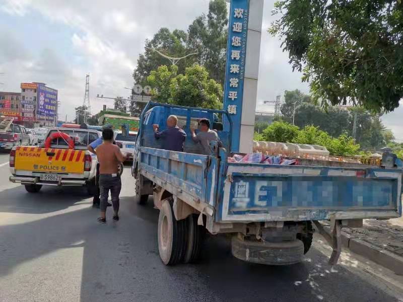 货车违法载人千万驶不得