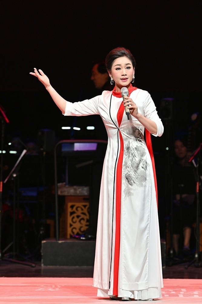 生命花开长江畔曾小敏粤剧艺术全国巡演武汉开演