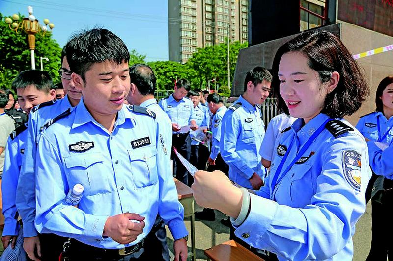 辅警职位有变动?正式进入我国编制中,转正后薪资也能增长