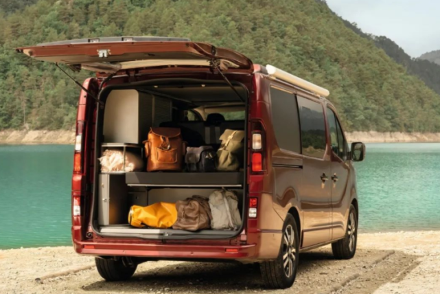 雷诺全新厢式露营车出炉,车顶升起可放大床|房车|露营车|雷诺|塔菲克