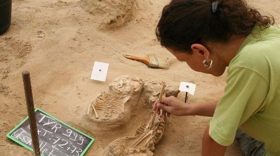 江西古墓发掘46名少女赤身陪葬让人感慨活在当代真好