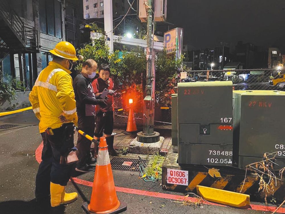 大陆男子在高雄路灯下触电身亡，当地市政府工务局、承包商被判赔463万新台币