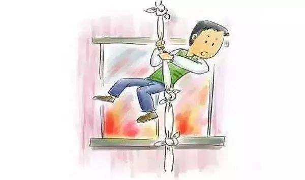 如果可能 最好用水将床单做成的绳索打湿 逃生第三步:沿着绳索下滑