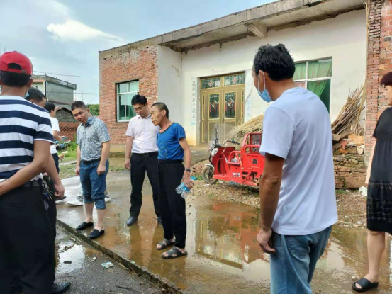东乡小璜镇人大对群众反映的"急难愁盼"问题进行现场办公_腾讯新闻