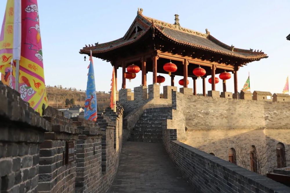 被春天叫醒的郭峪古城到底有多美?_腾讯新闻