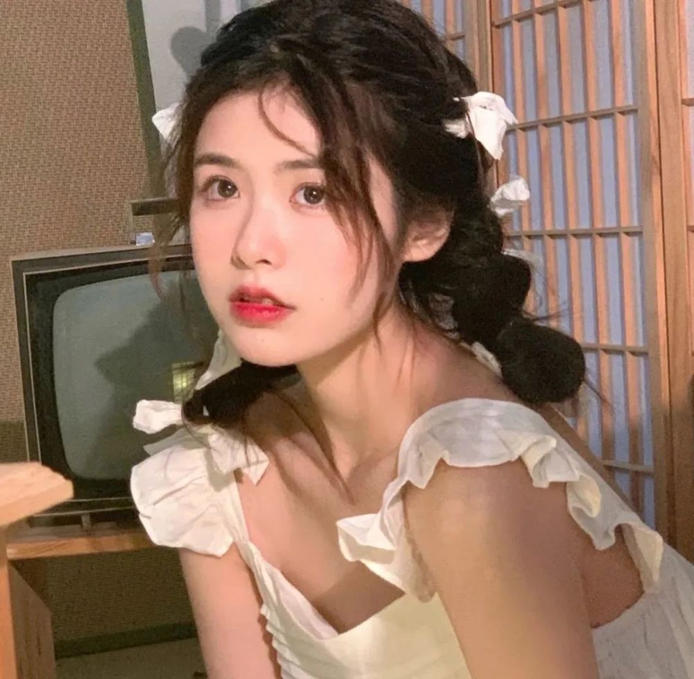 精选优质温柔小众好看的女生头像八