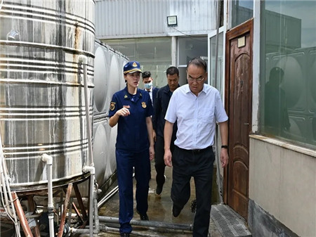 度假区党工委书记武斌带队开展消防安全检查