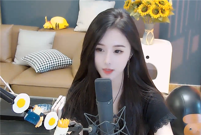 铁山靠突然停播,榜一带真爱粉占女主播直播间,直接将她送上热搜_腾讯