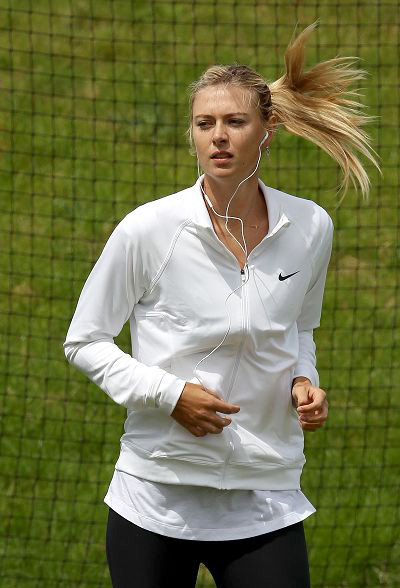 网坛女神莎拉波娃久违的美女被时间击败带上赘肉与富商未婚夫露面