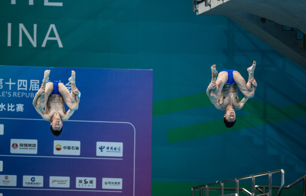 9月7日,江苏队选手刘成铭/朱涵(左)在比赛中.最终,他们以230.