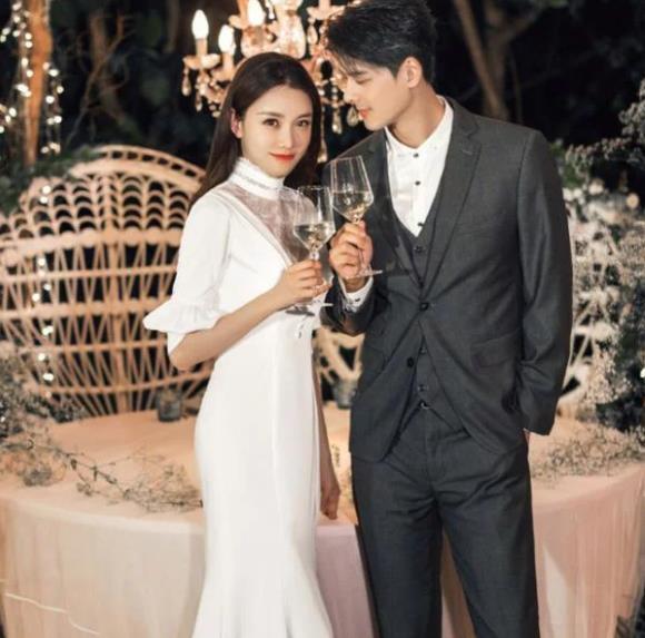 看不出相差19岁!44岁郭品超公布恋情,并非酷似杨颖的网红黄一琳