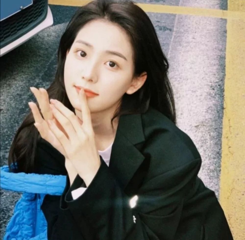 ins高冷范女生头像