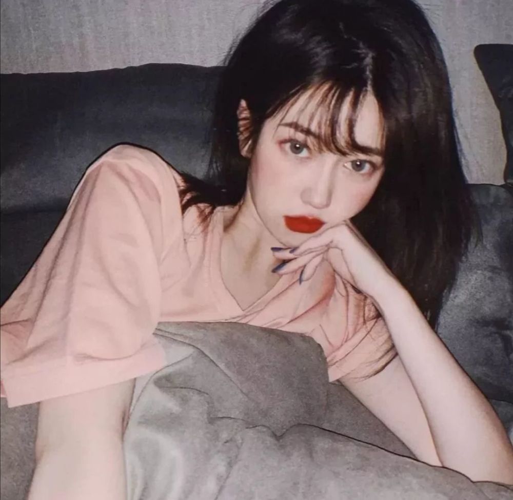 ins高冷范女生头像