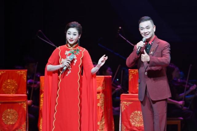 曾小敏与丁凡合唱《柳毅奇缘之花好月圆》.