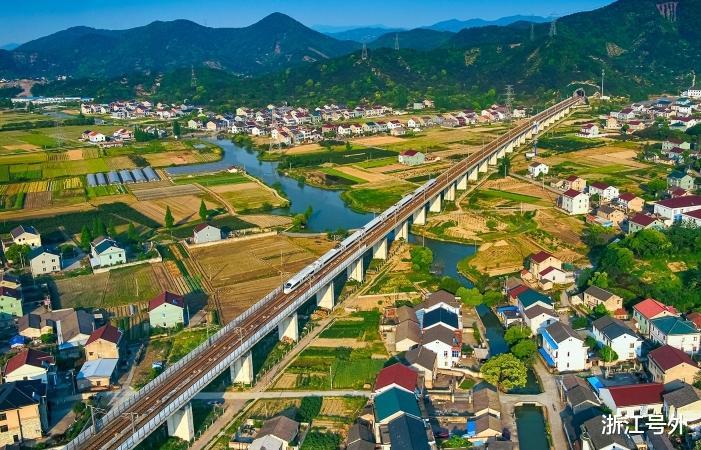 gdp2000年_2022郑州工博会:郑州航空港2025年GDP将达2000亿常住人口100万