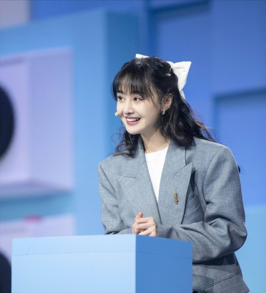 2021年初,郑爽被前男友张恒爆料代孕弃养事件,一时间舆论哗然,随着