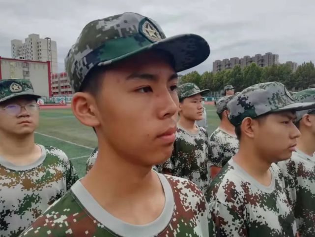 定兴三中新生军训纪实