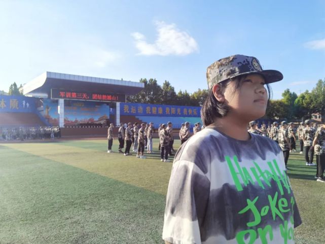 定兴三中新生军训纪实