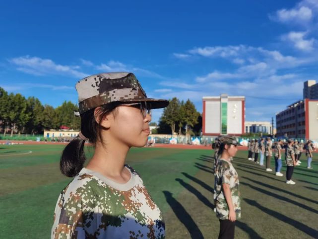 定兴三中新生军训纪实