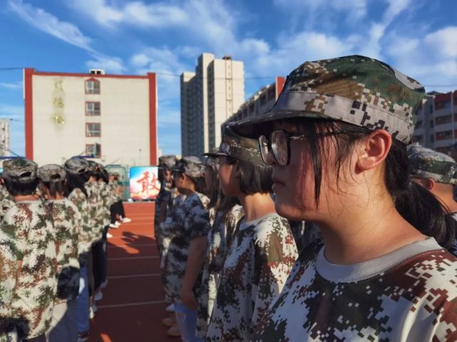 定兴三中新生军训纪实