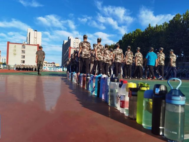 定兴三中新生军训纪实
