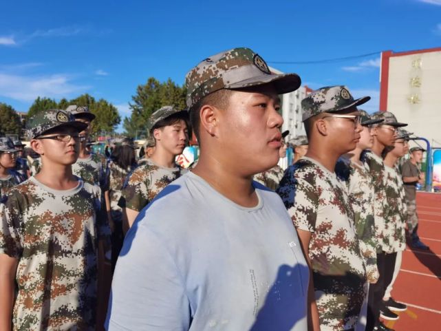 定兴三中新生军训纪实