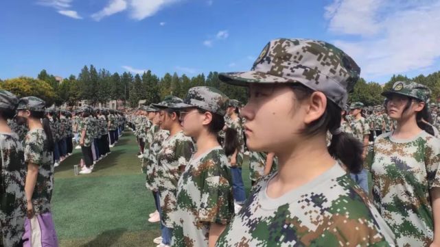 定兴三中新生军训纪实