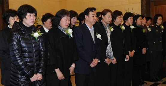 2013年陈招娣在八宝山的追悼会球迷自发送行郎平孙晋芳到场