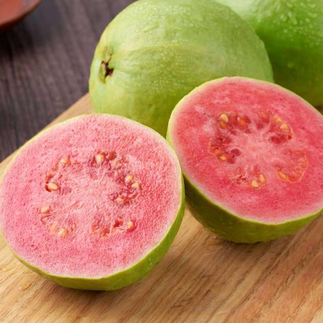 因为石榴含有一定量的糖分,以前认为石榴是糖尿病人禁食的水果,现在