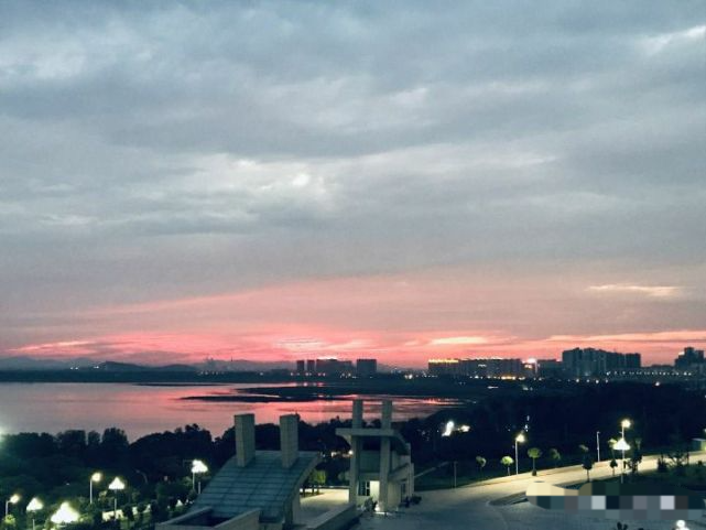 平顶山学院试行"男女混住"引网络"炸锅",女生称"太不安全"