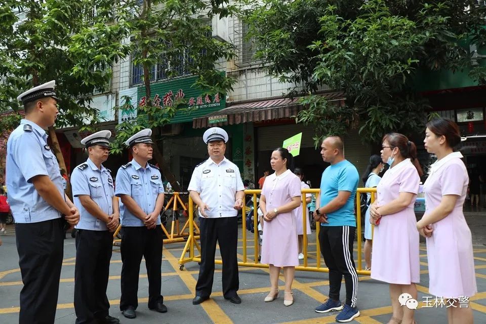 【创建文明城市】玉林交警多措并举,让出行更文明