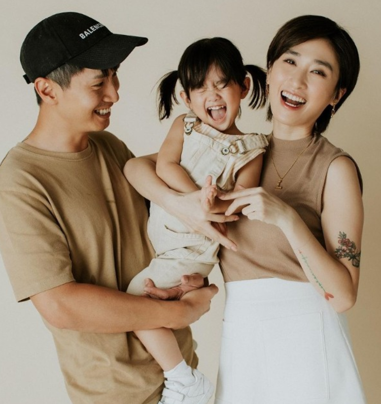 痛失9个月胎儿后首现身,33岁凤小岳心情已平复,不放弃再生娃