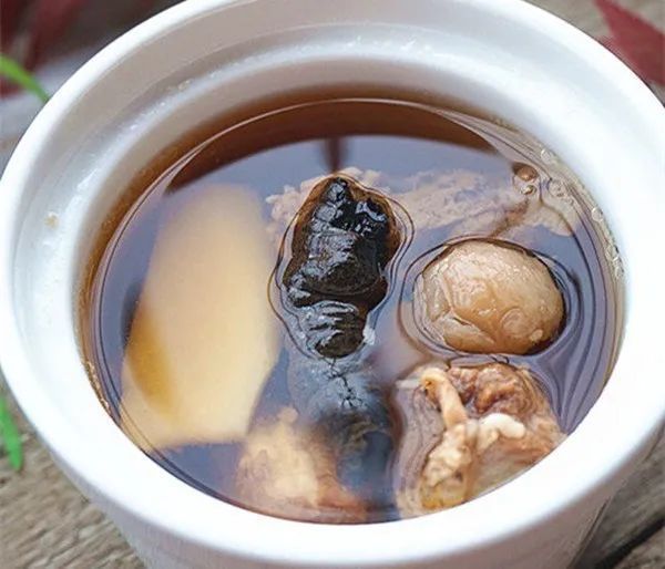 经常腰酸腰痛试试杜仲巴戟猪脊骨汤