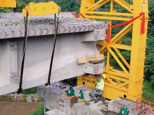 组图丨叙毕铁路川滇段铺架工程正式启动